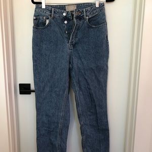 Curvy 90’s Everlane jeans- chic true blue color and in great condition!